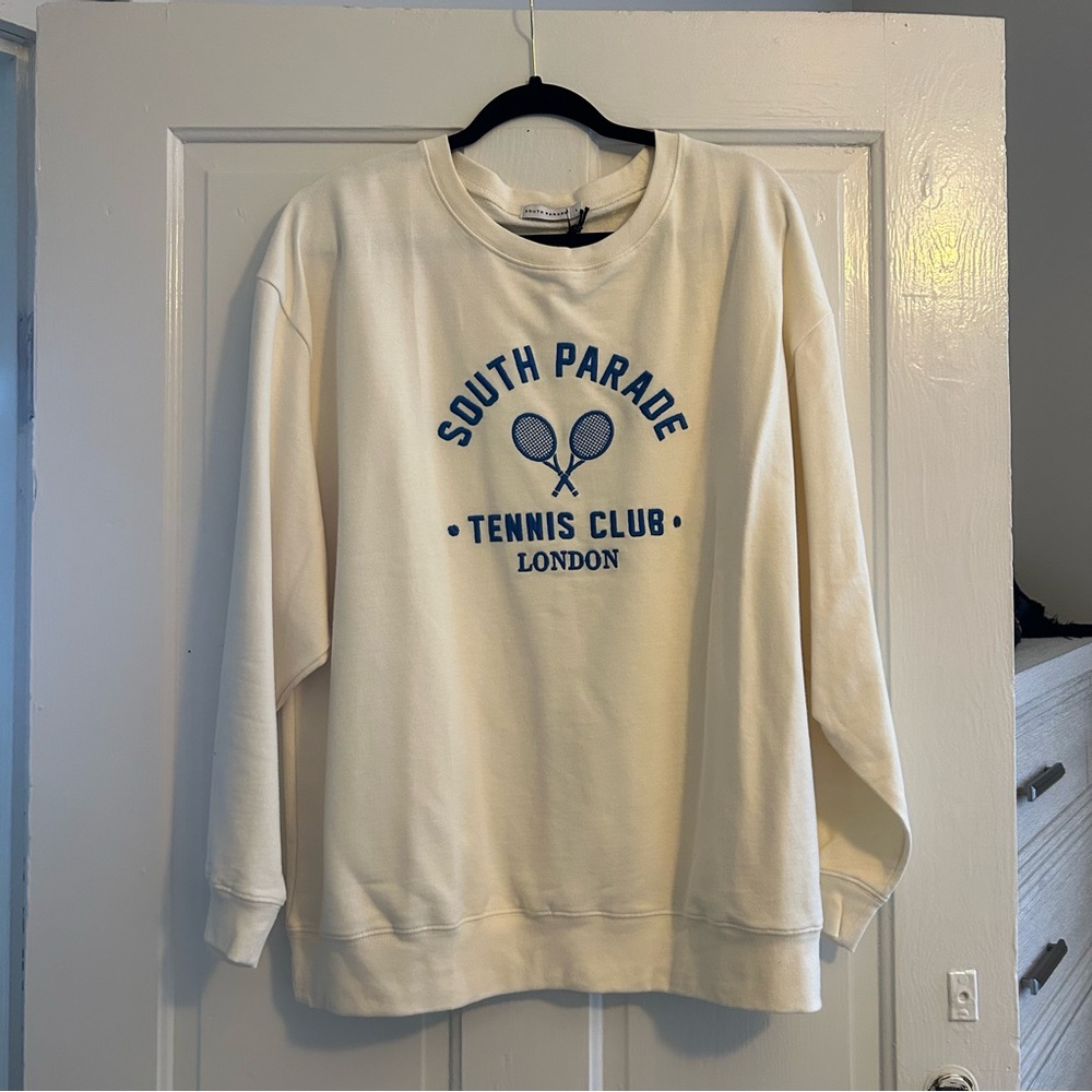 NWT! Comfy Graphic Crewneck!